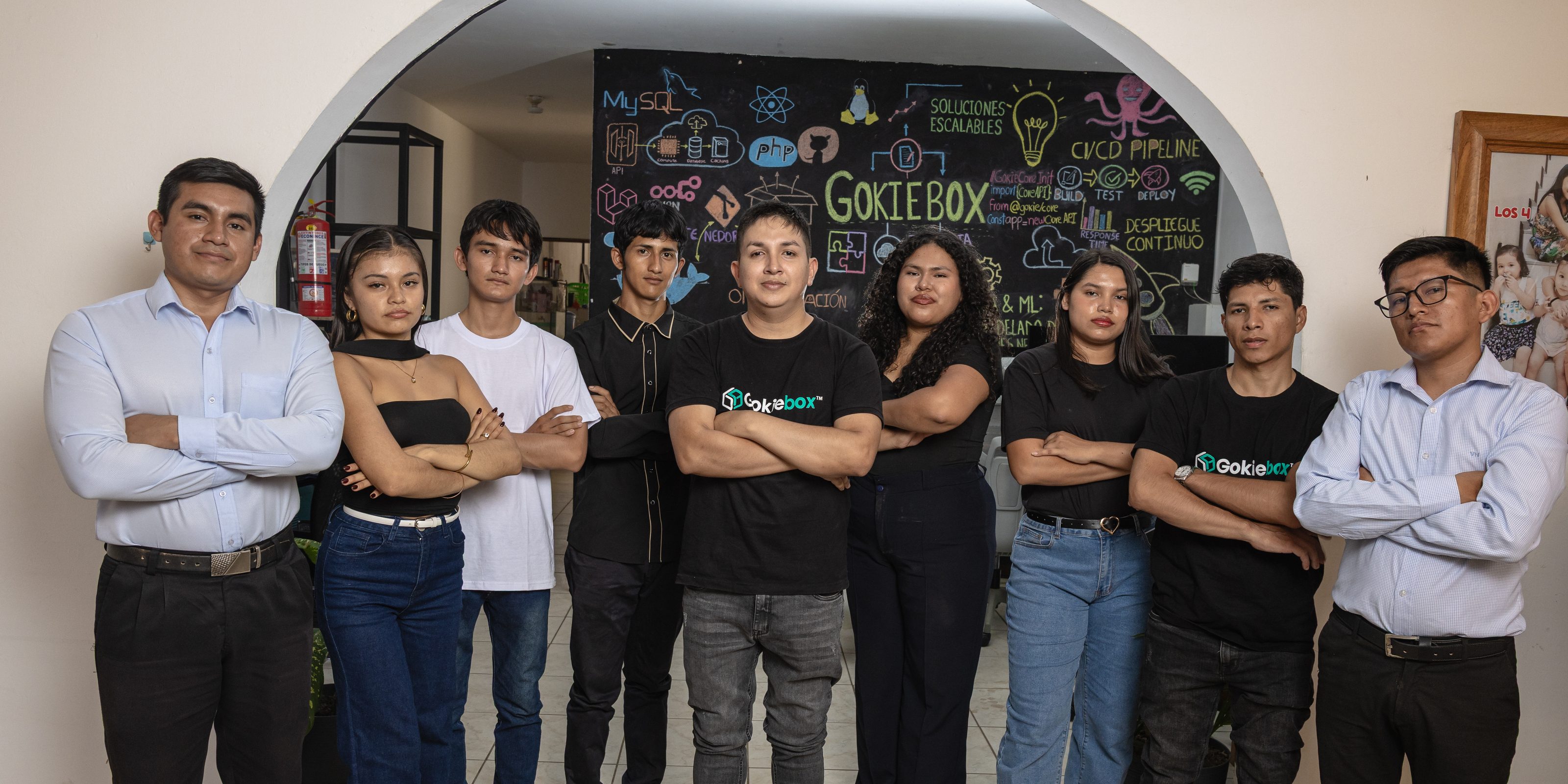 Equipo de Gokiebox en su oficina de Tarapoto
